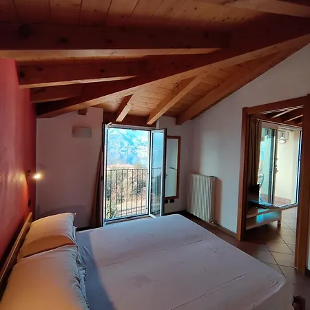 Mansarda Luce Di Apartamento Lierna