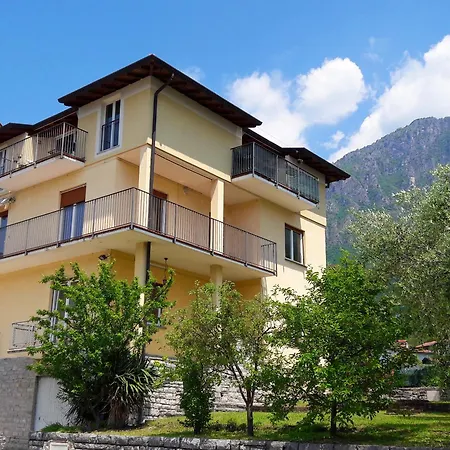 Mansarda Luce Di Apartament Lierna