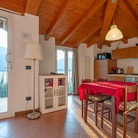 Apartment Mansarda Luce Di Lierna