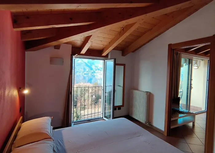 Mansarda Luce Di Appartement Lierna