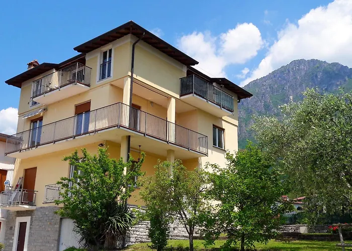 Mansarda Luce Di Appartement Lierna